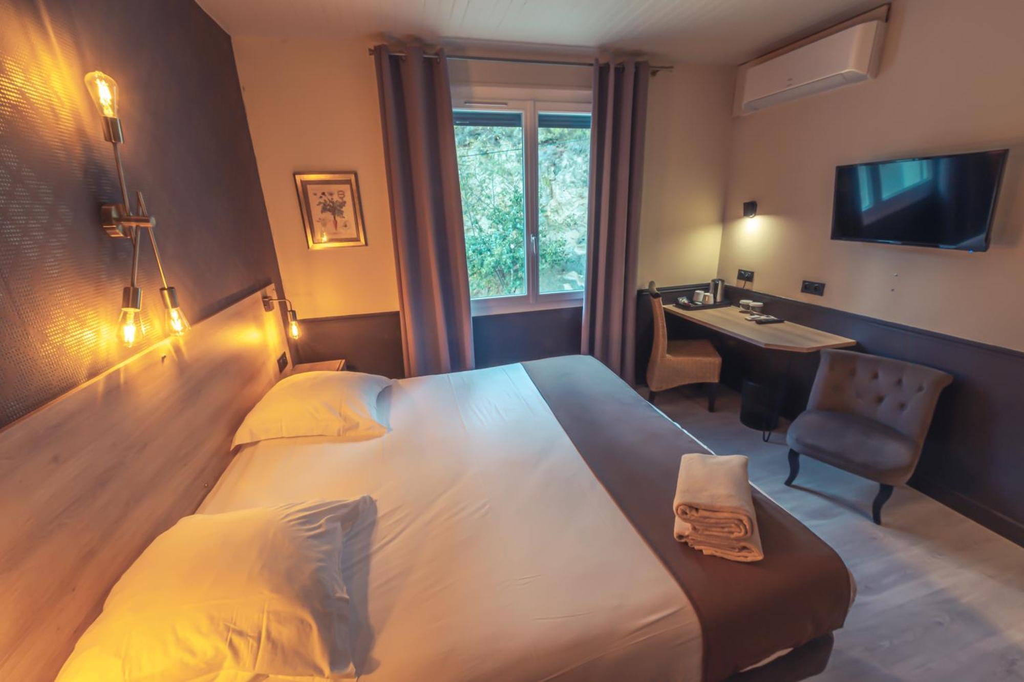 Logis Hotel Restaurant Le Plantevin Propiac 외부 사진