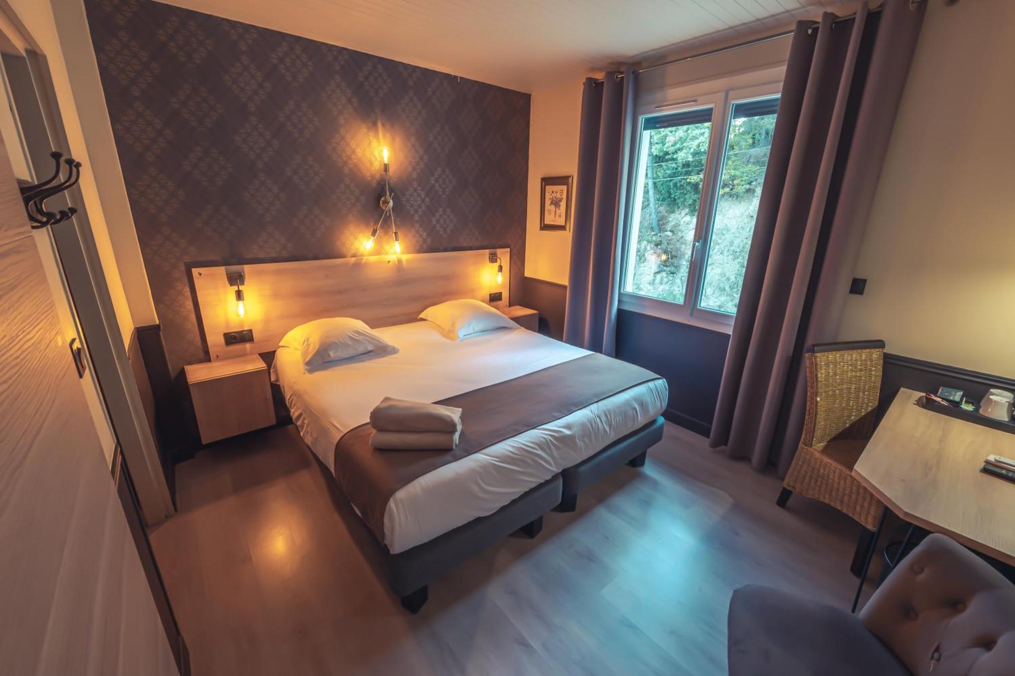 Logis Hotel Restaurant Le Plantevin Propiac 외부 사진